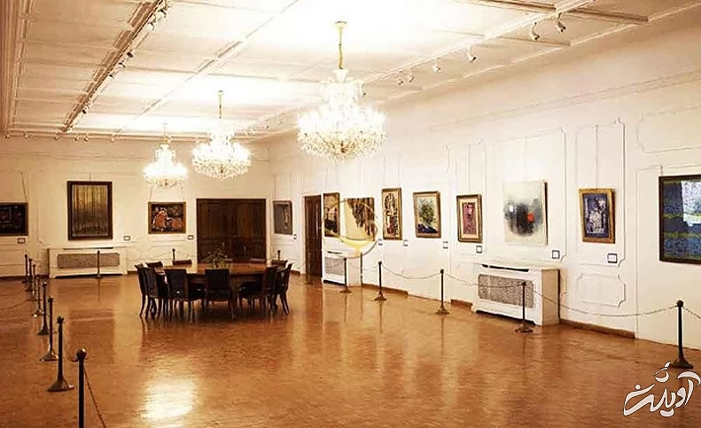 نمای داخل سالن موزه هنرهای زیبا در کاخ سیاه سعد آباد